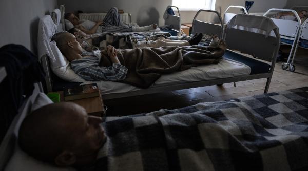 rusii folosesc o metoda cumplita de tortura asupra prizonierilor ucraineni folosind un telefon sovietic numit apel catre putin