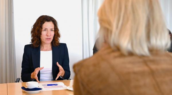 minzatu ce pregateste un plan de actiune impotriva bullying ului din online ascultand vocile a peste 5 000 de tineri