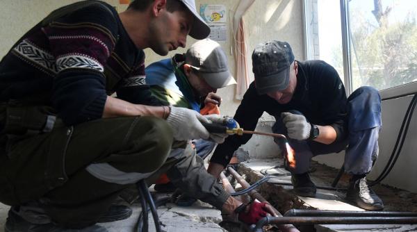 criza de sudori croitori sau agronomi in romania angajatorii merg pana in asia pentru a gasi muncitori