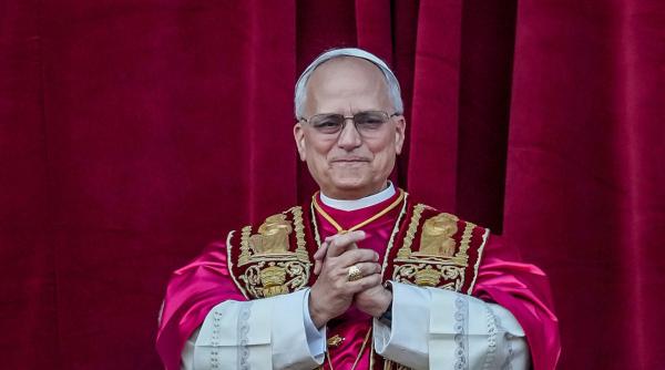 cum arata motocicleta bmw pe care a semnat papa leon si care va fi scoasa la licitatie la munchen ce pret s ar putea obtine pe ea