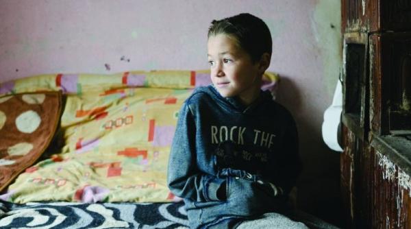 peste o treime dintre copiii din romania traiesc in saracie tara noastra pe locul trei in ue la rata saraciei in randul celor mici