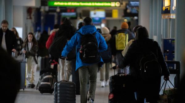 scandal in pe din cauza legii care acorda despagubiri cand avioanele intarzie companiile aeriene sunt furioase