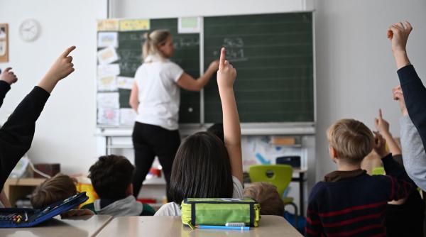 vacanta de toamna 2025 elevii au o saptamana libera inainte de modulul al doilea