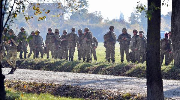 cozi uriase la unitatile militare din bucuresti si ilfov ce risca rezervistii care nu respecta ordinul de chemare