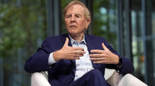 fostul ceo al apple avertizeaza ca producatorul iphone are primul concurent real dupa zeci de ani