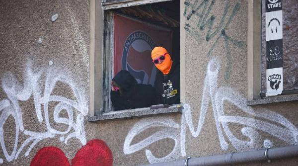 cluburile sportive ale urii serviciile de informatii urmaresc o retea a suprematiei albe care si recruteaza membrii pe telegram