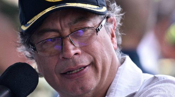 trump sisteaza ajutoarele financiare pentru columbia il acuza pe presedintele gustavo petro ca este un baron al drogurilor