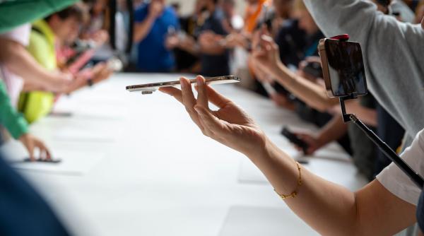 primul iphone pliabil mai ieftin decat se aticipa cand ar urma sa fie lansat cel mai asteptat smartphone