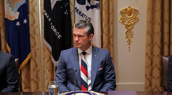 scandalul cravatei lui pete hegseth rusii au jubilat dupa ce au vazut cum s a imbracat la intalnirea cu zelenski
