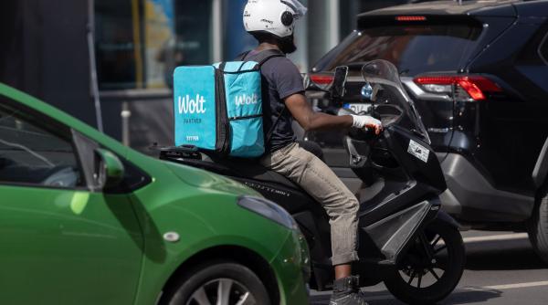 romania nu mai poate functiona fara muncitori straini patronii cer guvernului sa aduca mai multa forta de munca din afara