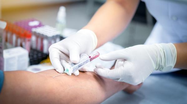 jumatate dintre romani nu si fac anual analizele uzuale desi sunt decontate de stat pacientii acuza timp mare de asteptare