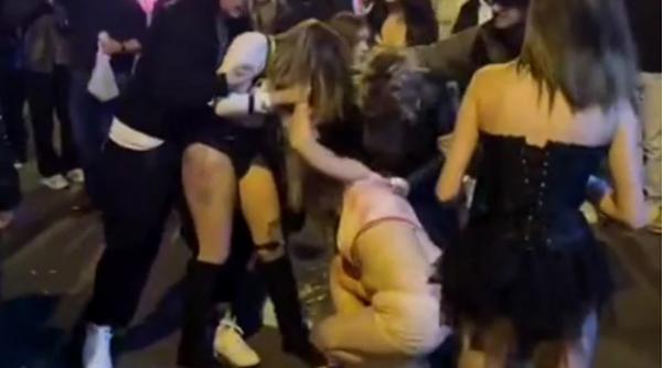 bataie crunta intre mai multe fete dupa o petrecere de halloween in cluj totul a fost filmat