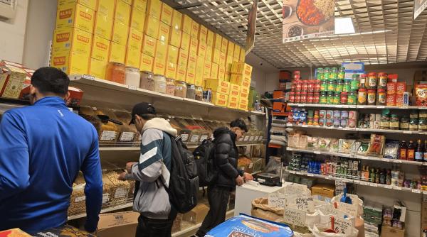 cum a ajuns oborul acasa pentru muncitorii din asia micii sfaraie astazi langa curry si lapte de cocos