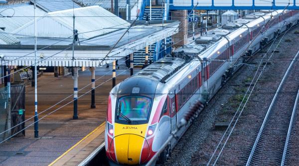 cine e mecanicul erou care a protejat pasagerii de atacatorul cu cutitul din trenul spre londra decizia sa rapida a salvat multe vieti