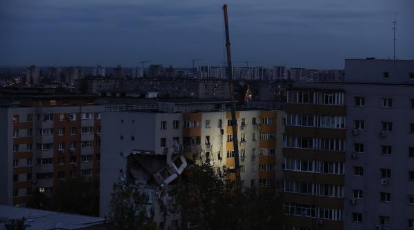 dupa explozia din rahova locatarii blocurilor vecine revin acasa nu avem apa gaze sau lumina zici ca e bloc parasit