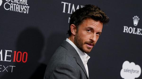 jonathan bailey este cel mai sexy barbat in viata conform revistei people actorul a reactionat imediat este absurd