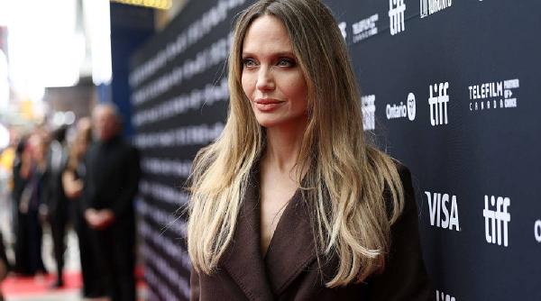 momente tensionate pentru angelina jolie care a vizitat herson in ucraina soferul ei ar fi fost inrolat in armata