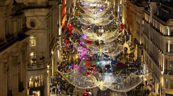 cand se aprind luminile de craciun in viena paris madrid si alte capitale din europa la londra poti admira deja o parte din ele