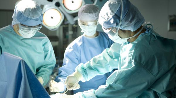 cordotomia o procedura medicala unica a fost realizata in premiera in romania cum ii ajuta pe pacientii cu cancer