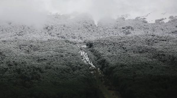 lapovita si ninsoare la munte in sudul tarii ploua abundent si e pericol de inundatii pe raul jiu