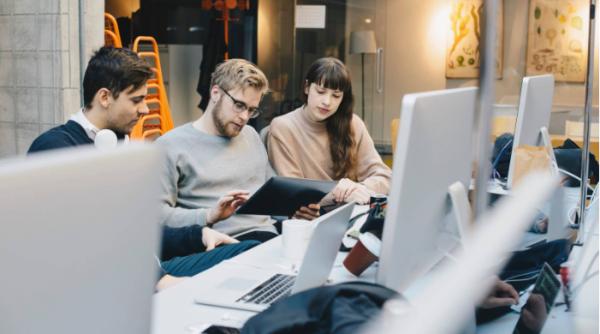 un gigant in tehnologie vrea sa angajeze absolventi de liceu fara facultate unul mi a spus ca n a luat niciodata notite