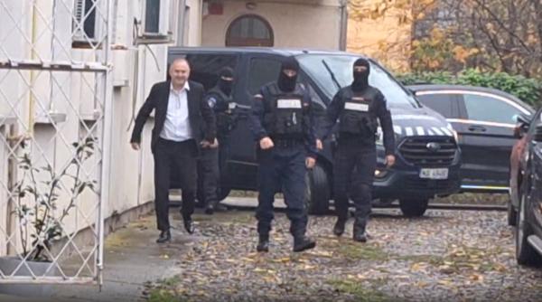 vin la bucuresti si mi iau sabia sau bata si apoi merg la galati stenogramele furiei lui fanel bogos