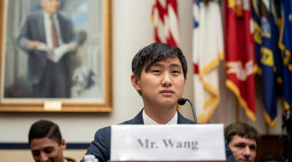 are 28 de ani iar zuckerberg l a angajat sef al laboratorului meta de superinteligenta pentru 14 miliarde de cine e alexandr wang