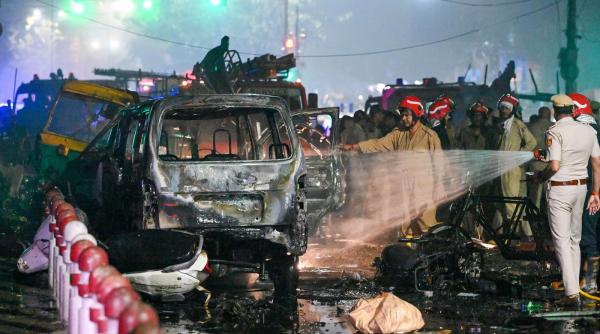 Cel puțin 10 morți după explozia unei mașini lângă o stație de metrou în New Delhi