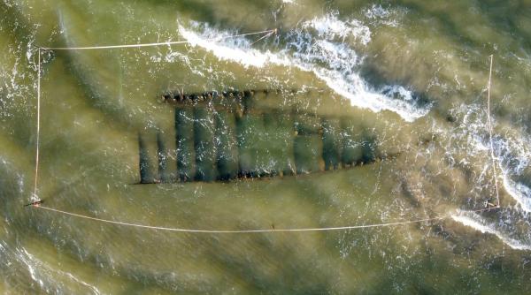 descoperire incredibila dupa taifunul kalmaegi o epava misterioasa veche de secole langa un port istoric imaginile sunt virale