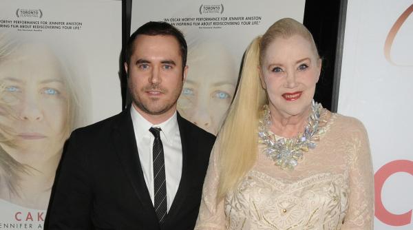 actrita sally kirkland castigatoare a unui glob de aur a murit la 84 de ani suferise rani grave dupa ce a cazut in dus luna trecuta