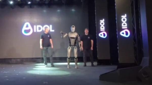 AIdol, primul robot antropomorf al Rusiei, s-a prăbușit la lansare