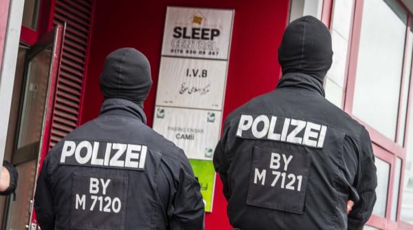 Cum funcționează “escrocheria cu nepoți” care a lăsat fără bani vârstnici din Germania. Hoții acționează de la distanță 