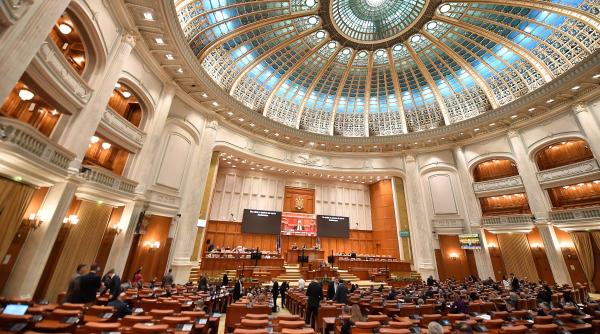 Funcționarii publici și demnitarii au, de acum, noi restricții pre şi postangajare. Se introduce „perioada de reflecție” de un an