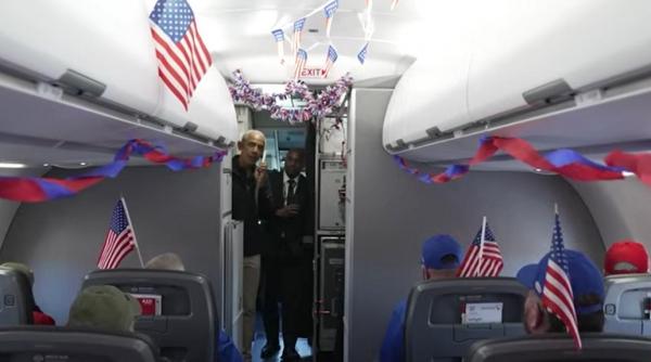 Momentul în care Barack Obama îi face pe pasagerii unui avion să plângă: Sacrificiile voastre vor fi mereu onorate