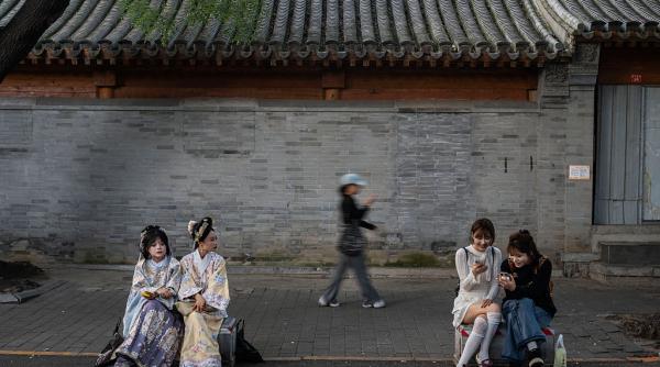 Vedetele online din China învață tinerii cum să mănânce cu 1 dolar pe zi și cum săpunul poate fi și șampon. De ce nu vor să cheltuiască