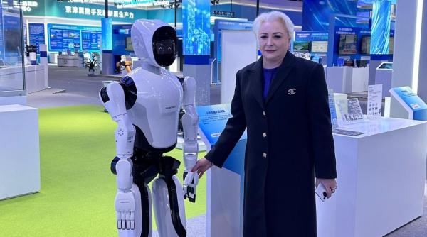Viorica Dăncilă s-a întors în China, unde s-a pozat cu roboți umanoizi: “O sursă valoroasă de inspirație”