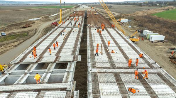 Bolojan: Finalizarea autostrăzilor care fac legătura cu Republica Moldova și Ucraina e prioritară pentru apărarea României
