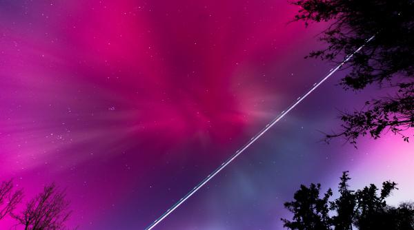 Imagini uimitoare cu aurora boreală: Furtuna solară care a lovit Pământul a oferit un adevărat spectacol pe cer