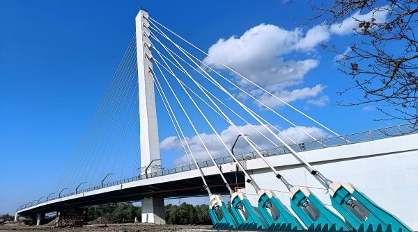 noul pod hobanat din arad va fi deschis in decembrie dupa ce a avut probleme tehnice inaintea receptiei din vara