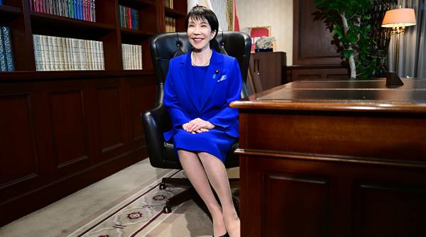 premiera japoniei spune ca doarme doar doua ore pe noapte am impresia ca nu imi face bine la ten