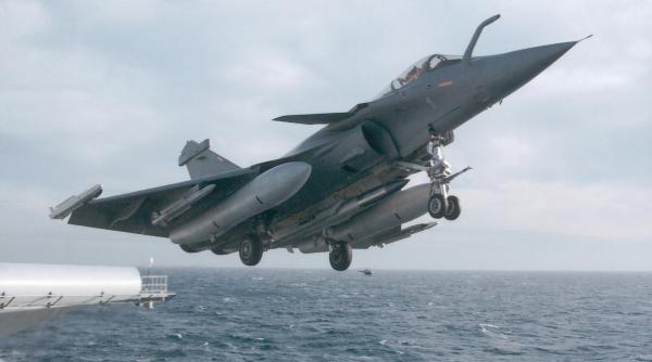 „Tir reușit”. Franța anunță lansarea cu succes a unei rachete nucleare, fără încărcătură, de pe un avion Rafale