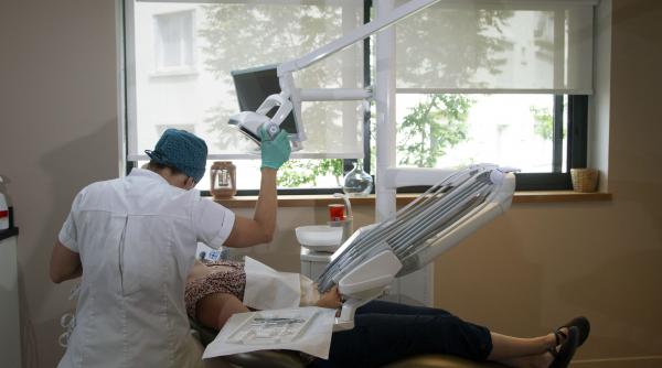 Clinica dentară în care a murit fetița de 2 ani avea probleme de funcționare. Rogobete: „Vă spun eu sigur că va fi închisă”