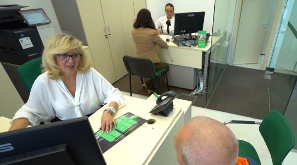 O bancă din România a câştigat un concurs din Londra cu un concept inovator de card de debit bazat pe inteligență artificială