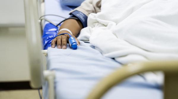 O tânără și-a revenit după 10 ani din comă. Medicii nu-i acordau nicio șansă, dar mama ei a avut o idee salvatoare