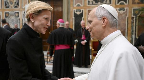 papa leon s a intalnit la vatican cu vedete de la hollywood ce cadou a primit suveranul pontif din partea regizorului spike lee