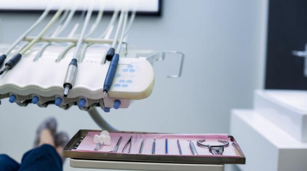 Avocatul clinicii unde a murit fetiţa de 2 ani îl contrazice pe Rogobete: "Are informații complet greșite. Avea echipamentul necesar"