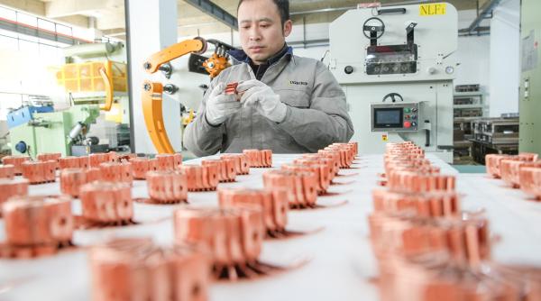 "Diferența este pur și simplu prea mare". Cum a câştigat China cursa mondială a bateriilor pentru mașini electrice