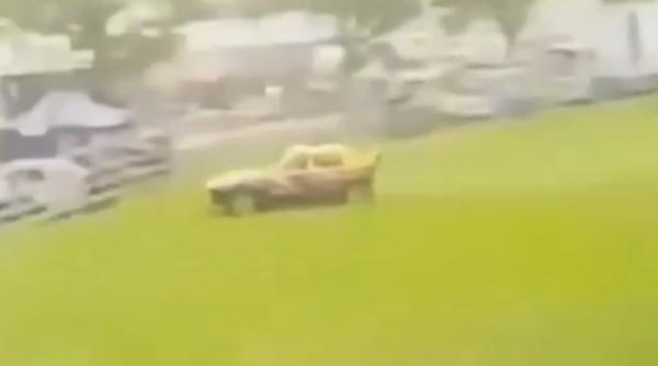 Haos la un raliu din Australia: O mașină a intrat direct în spectatori. Sunt 13 răniți