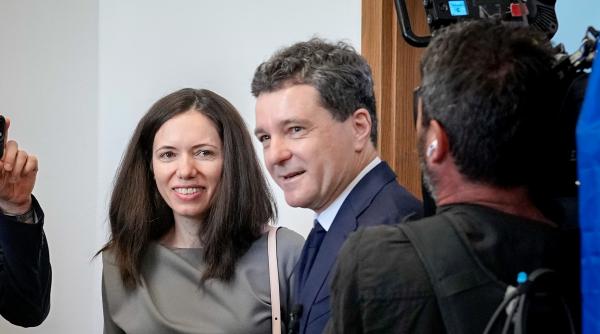 Nicușor Dan vorbește despre nunta cu Mirabela Grădinaru: "Va fi ceva foarte discret. Nu mi-am pus problema să iau și numele Grădinaru"