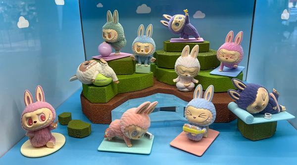 papusile labubu ajung la hollywood un film inspirat din jucariile fenomen este in pregatire